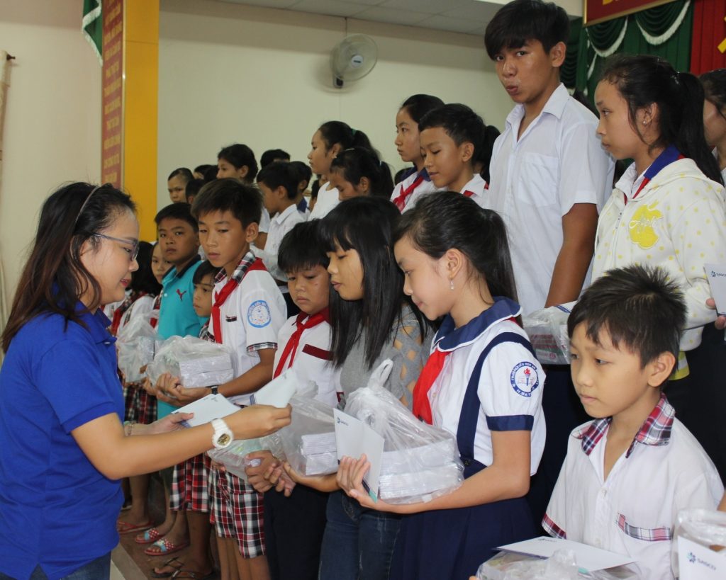 SASCO trao học bổng tặng học sinh có hoàn cảnh khó khăn